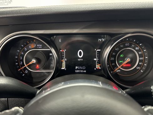 Used 2021 Jeep Wrangler Unlimited Sahara image 6