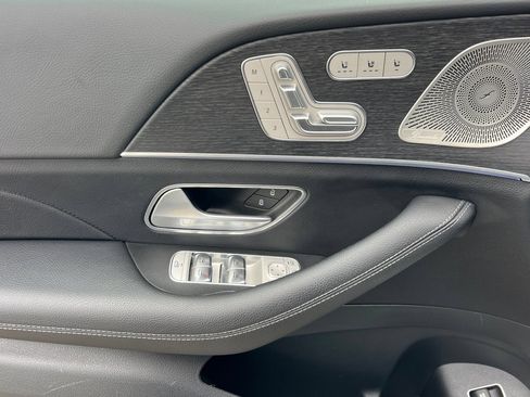 Used 2025 Mercedes-Benz GLS 450 4MATIC image 14