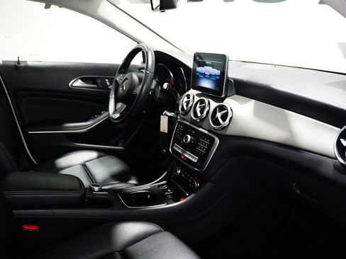 Used 2019 Mercedes-Benz GLA 250 SUV image 22