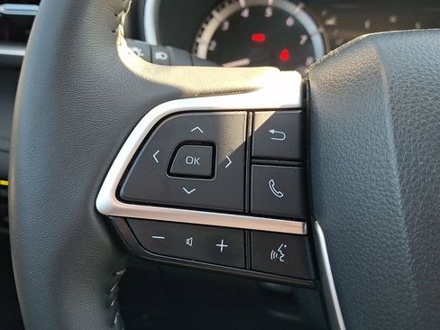 Used 2025 Toyota Highlander XLE image 22