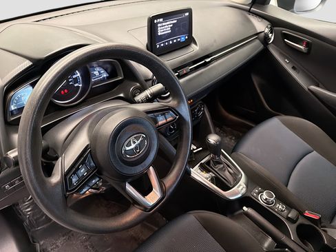 Used 2019 Toyota Yaris LE image 7