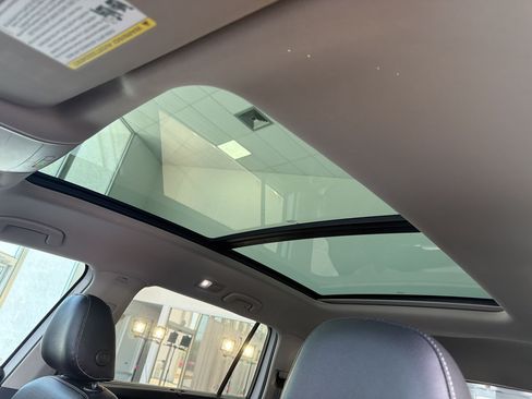 Used 2021 Volkswagen Atlas SE w/ Panoramic Sunroof Package FWD image 25