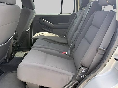 Used 2010 Ford Explorer XLT RWD image 11