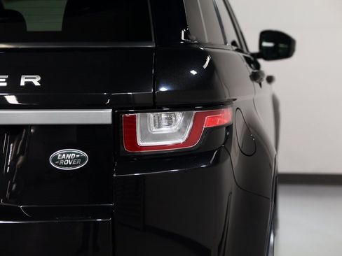 Used 2016 Land Rover Range Rover Evoque SE image 11