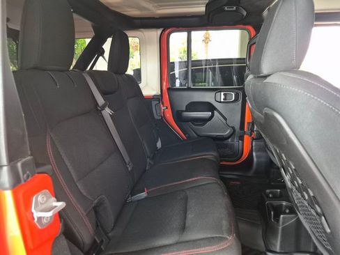 Used 2018 Jeep Wrangler Unlimited Rubicon AWD/4WD image 16