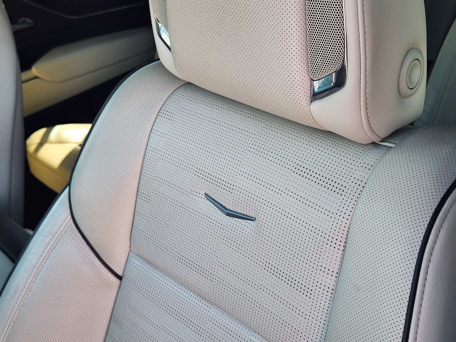 Used 2024 Cadillac Escalade ESV Sport RWD image 15