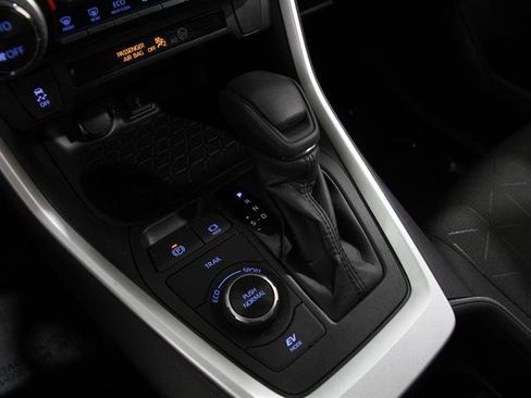 Used 2022 Toyota RAV4 XLE image 17