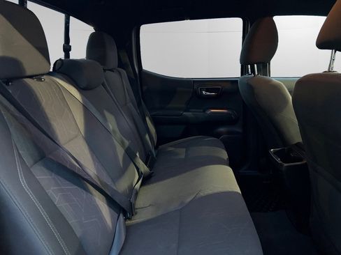 Used 2016 Toyota Tacoma TRD Sport image 17