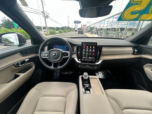 Used 2025 Volvo XC90 B5 Core AWD/4WD image 17