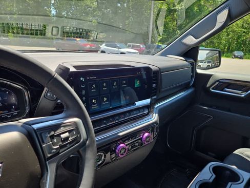 Used 2023 Chevrolet Silverado 1500 LT AWD/4WD image 43