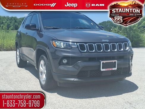 Used 2024 Jeep Compass Latitude AWD/4WD image 1