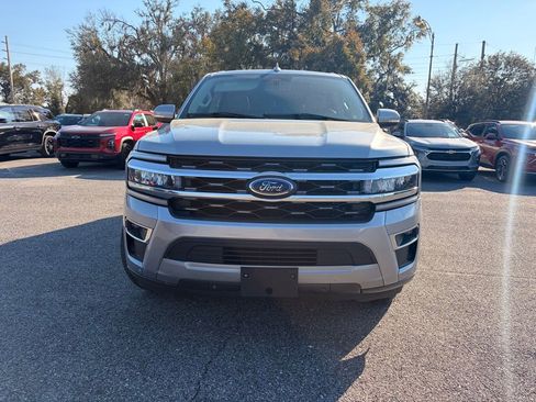Used 2024 Ford Expedition Limited image 3