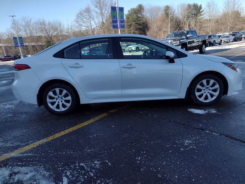 Used 2025 Toyota Corolla LE image 9