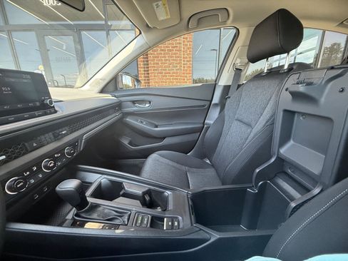 Used 2025 Honda Accord SE image 6