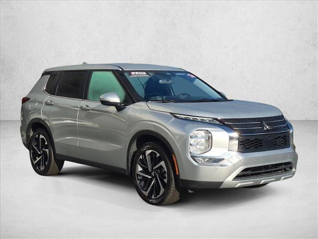 Used 2024 Mitsubishi Outlander SE FWD image 3