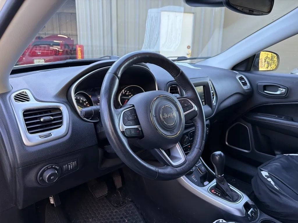 Used 2018 Jeep Compass Latitude w/ Popular Equipment Group AWD/4WD image 7