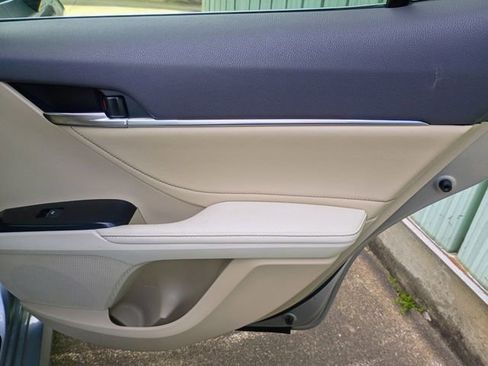 Used 2018 Toyota Camry XLE image 53