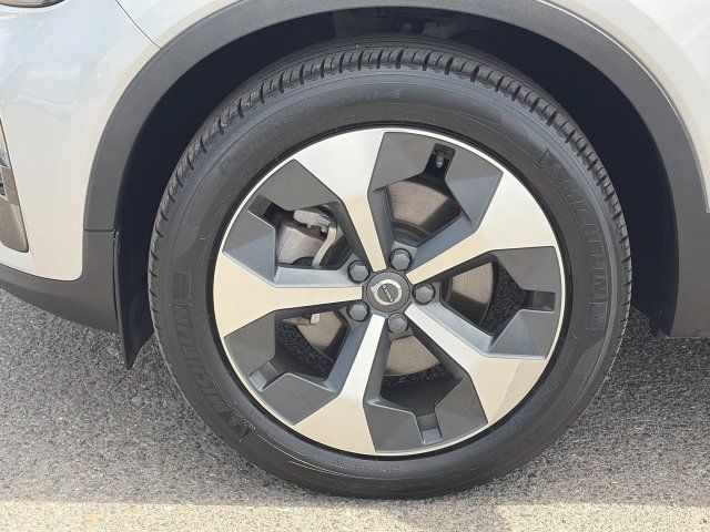 Used 2023 Volvo XC40 B5 Plus w/ Protection Package Premier AWD/4WD image 10