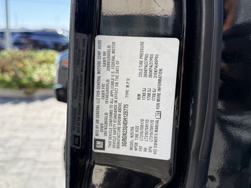 Used 2005 HUMMER H2 w/ Preferred Equipment Group image 26