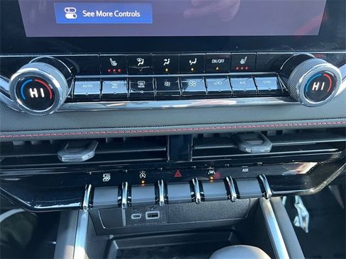 Used 2025 Chevrolet Colorado Z71 w/ Technology Package image 27