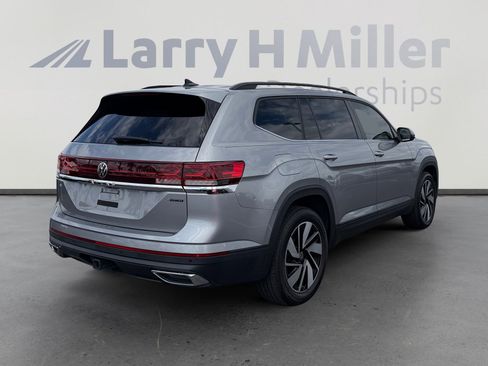 Used 2024 Volkswagen Atlas SE w/ Panoramic Sunroof Package image 5