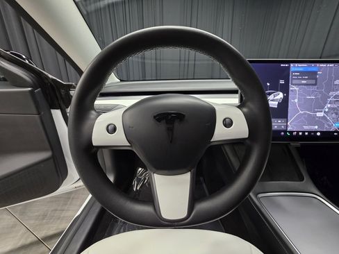 Used 2021 Tesla Model 3 Standard Range Plus image 22