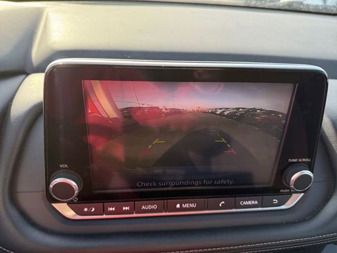 Used 2024 Nissan Rogue S image 18