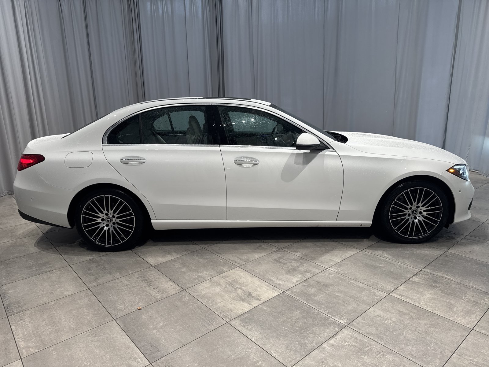 Used 2025 Mercedes-Benz C 300 4MATIC Sedan image 4