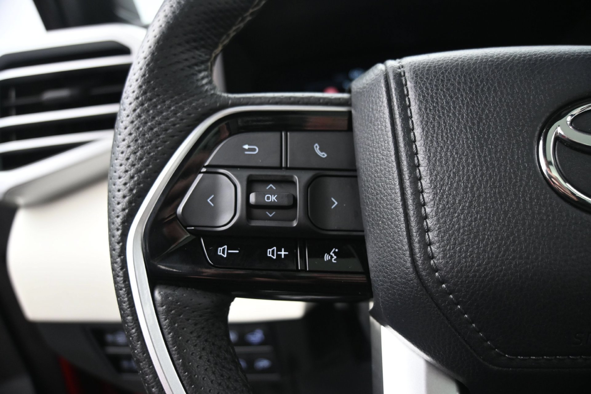 Used 2023 Toyota Tundra Capstone AWD/4WD image 24