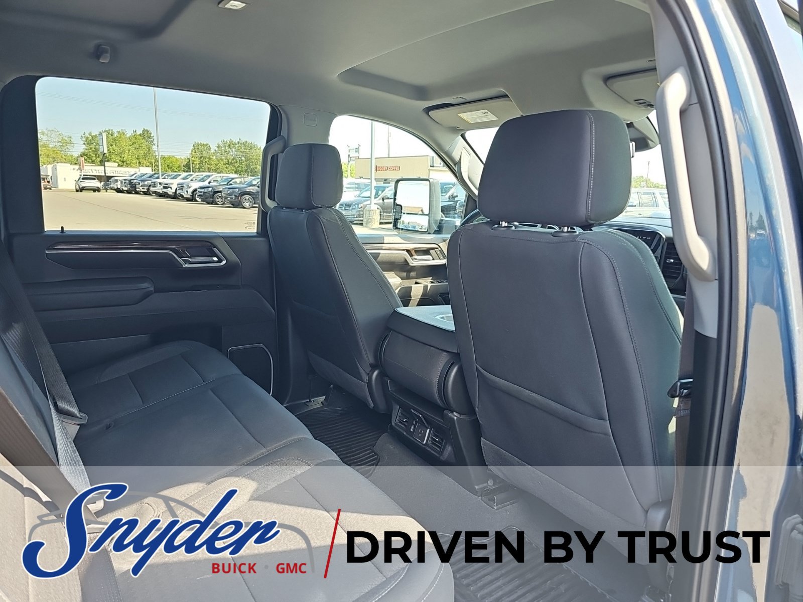 Used 2025 Chevrolet Silverado 2500 LT w/ Convenience Package AWD/4WD image 24