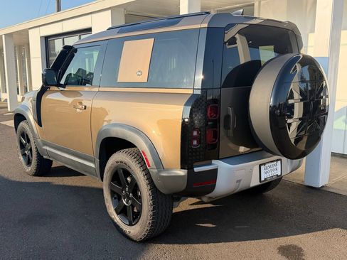 Used 2022 Land Rover Defender 90 S AWD/4WD image 3