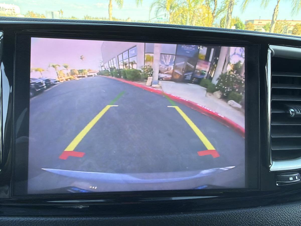Used 2021 Chrysler Pacifica Touring-L FWD image 40