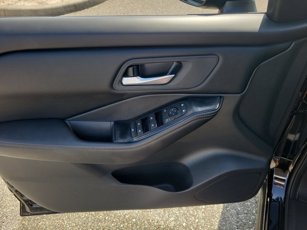 Certified 2026 Nissan Rogue SV AWD/4WD image 13