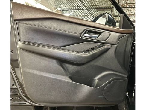 Used 2023 Nissan Rogue SV w/ SV Premium B Package FWD image 18
