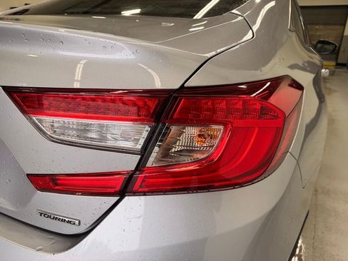 Used 2018 Honda Accord Touring image 5