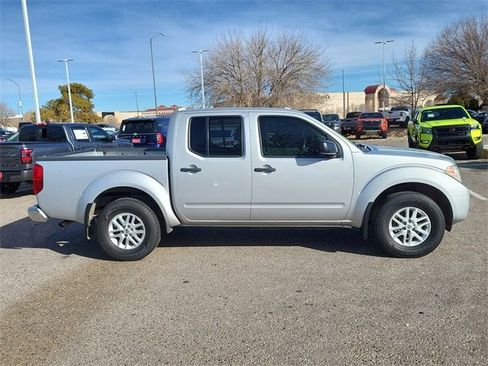 Used 2018 Nissan Frontier SV image 3