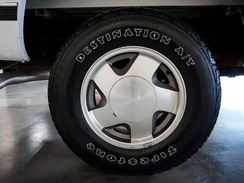 Used 1997 GMC Sierra 1500 4x4 Regular Cab w/ Marketing Option Pkg 3 image 41