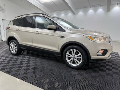 Used 2018 Ford Escape SE w/ Ford Safe & Smart Package image 1
