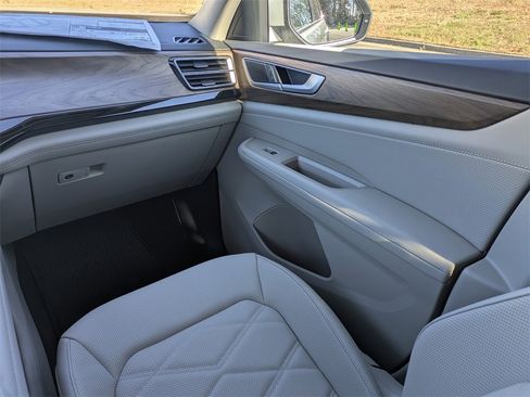 New 2026 Volkswagen Atlas SE image 17