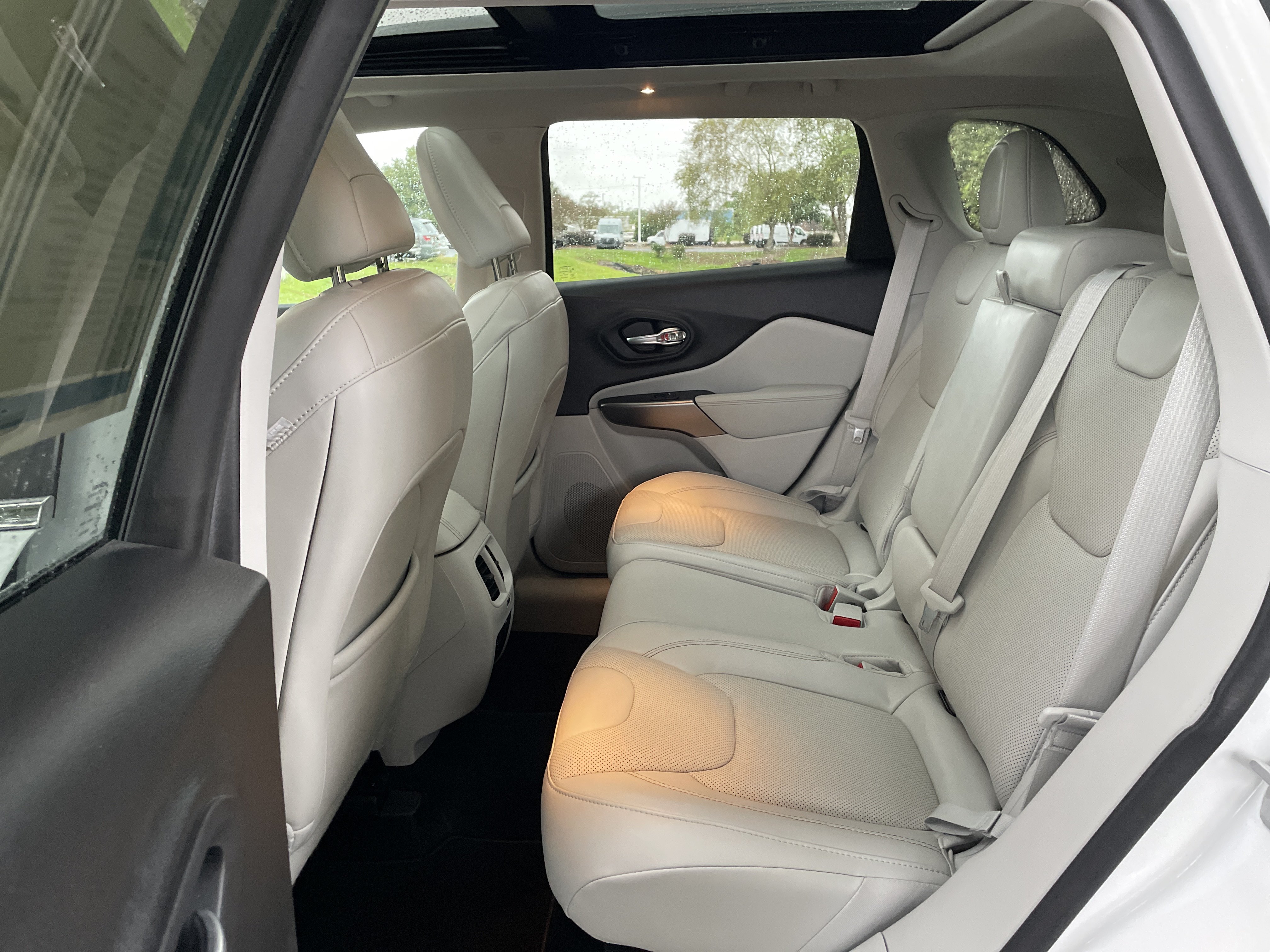 Used 2021 Jeep Cherokee Limited w/ Elite Package FWD image 30
