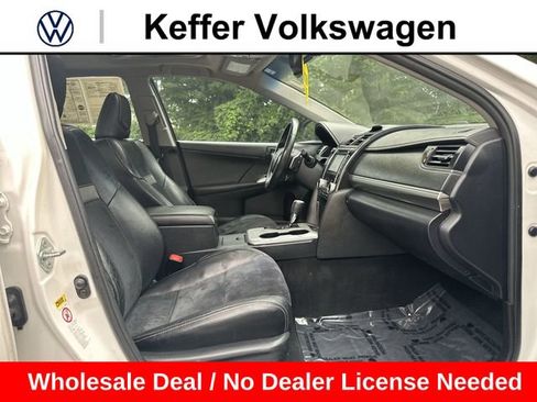 Used 2012 Toyota Camry SE w/ Leather Pkg FWD image 30