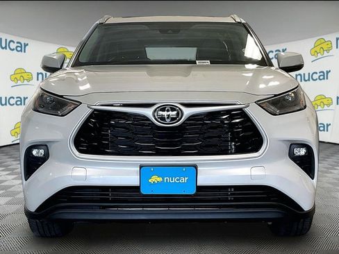 Used 2023 Toyota Highlander XLE AWD/4WD image 2