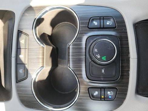 Used 2023 GMC Acadia SLT w/ Technology Package image 33