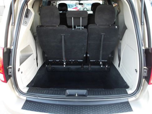 Used 2012 Dodge Grand Caravan SXT image 24
