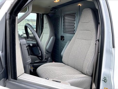 New 2025 Chevrolet Express 3500 w/ Driver Convenience Package image 10