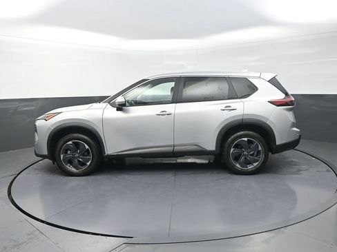 Used 2024 Nissan Rogue SV FWD image 4
