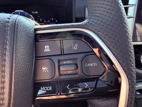 Used 2025 Toyota Sequoia Platinum AWD/4WD image 29