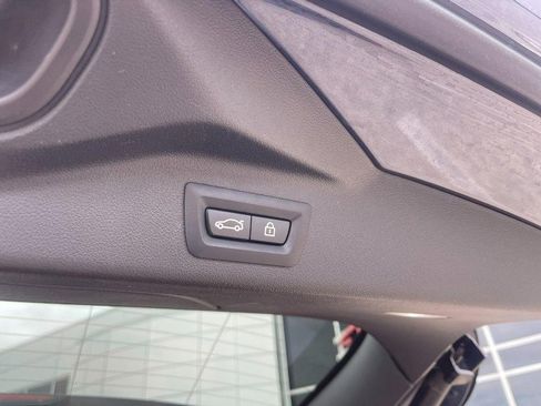 Used 2022 BMW X7 M50i w/ Luxury Seating Package image 25