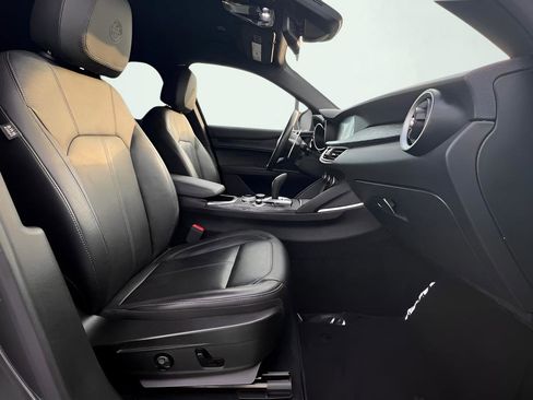 Used 2023 Alfa Romeo Stelvio Sprint image 31