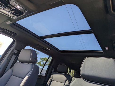 New 2026 Chevrolet Suburban Premier image 23